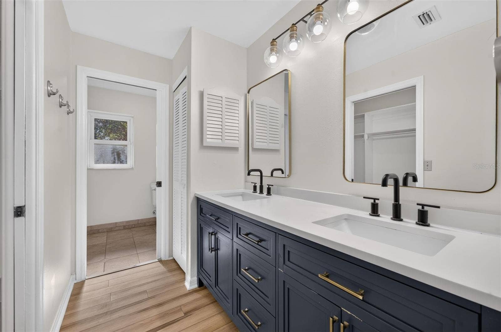 2051 DYAN WAY, Maitland, FL 32751 Primary bath with dual sinks