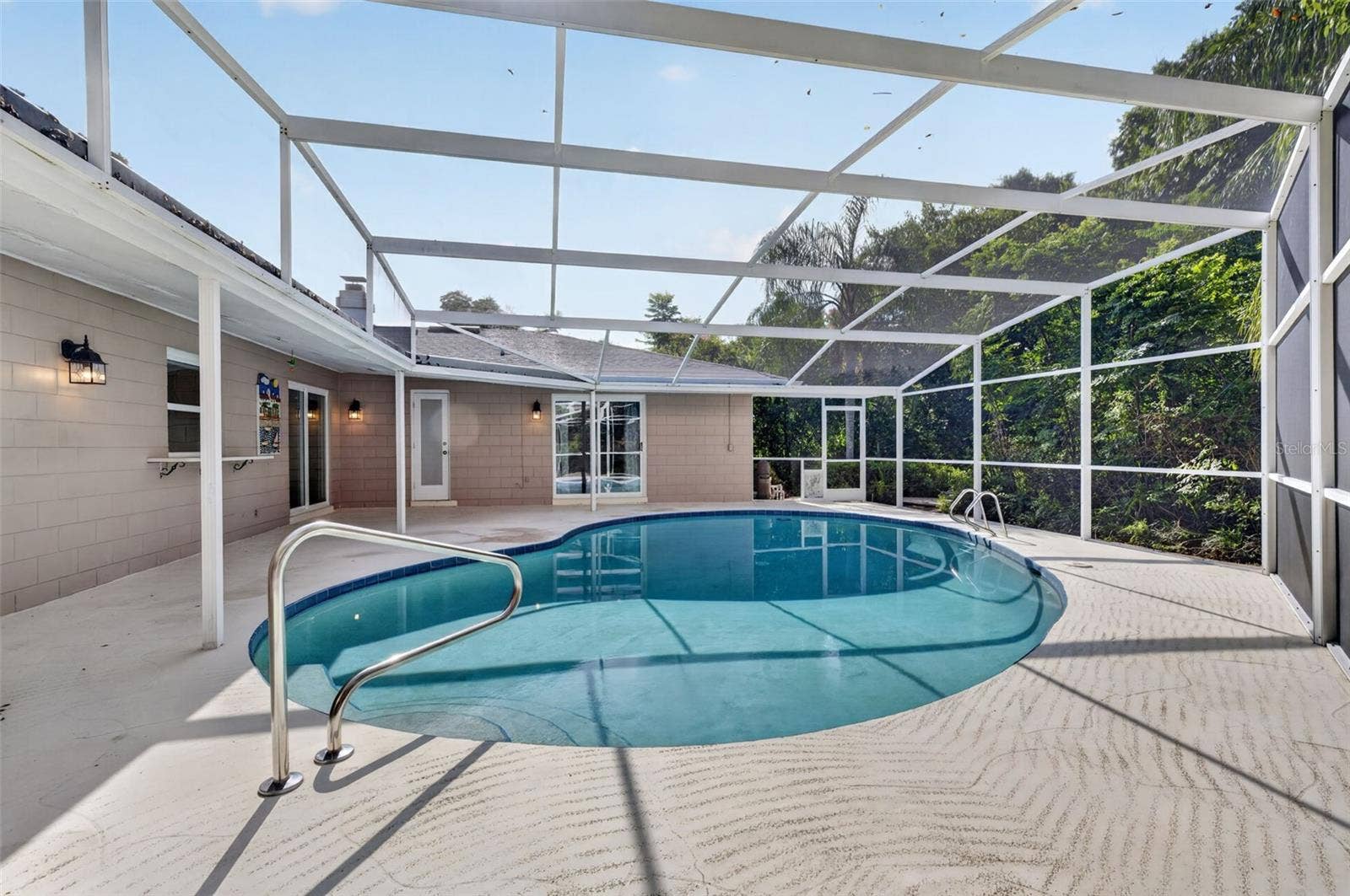 2051 DYAN WAY, Maitland, FL 32751 Screened pool with pass thru window from kitchen