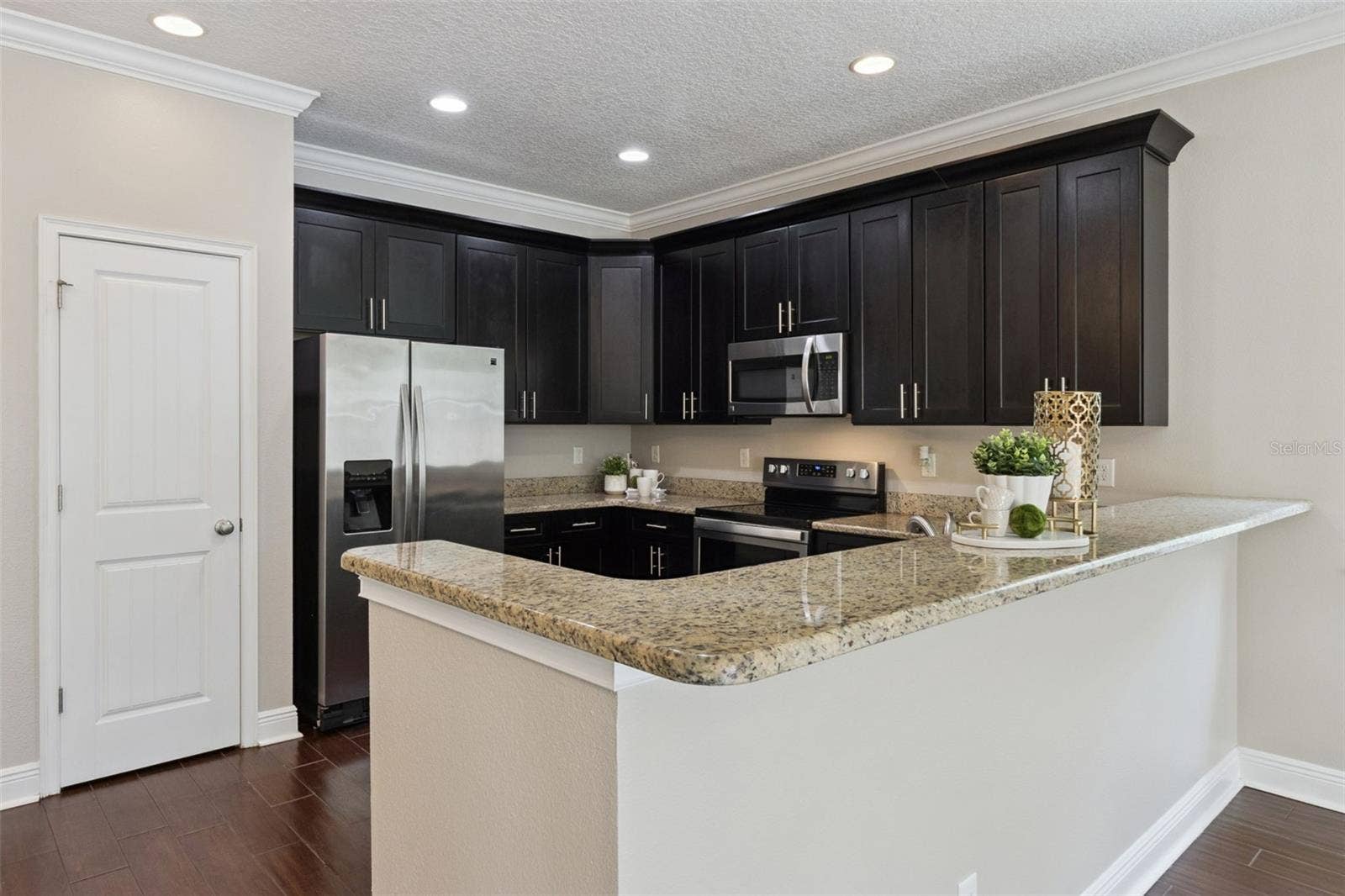 2544 MAYER STREET, Orlando, FL 32806 2546 kitchen