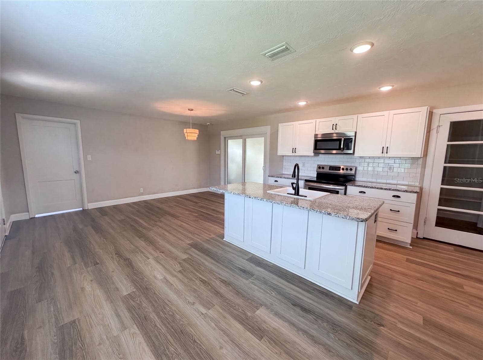 1521 W RIVER SHORE WAY, Tampa, FL 33603 1521 W RIVER SHORE WAY, Tampa, FL 33603