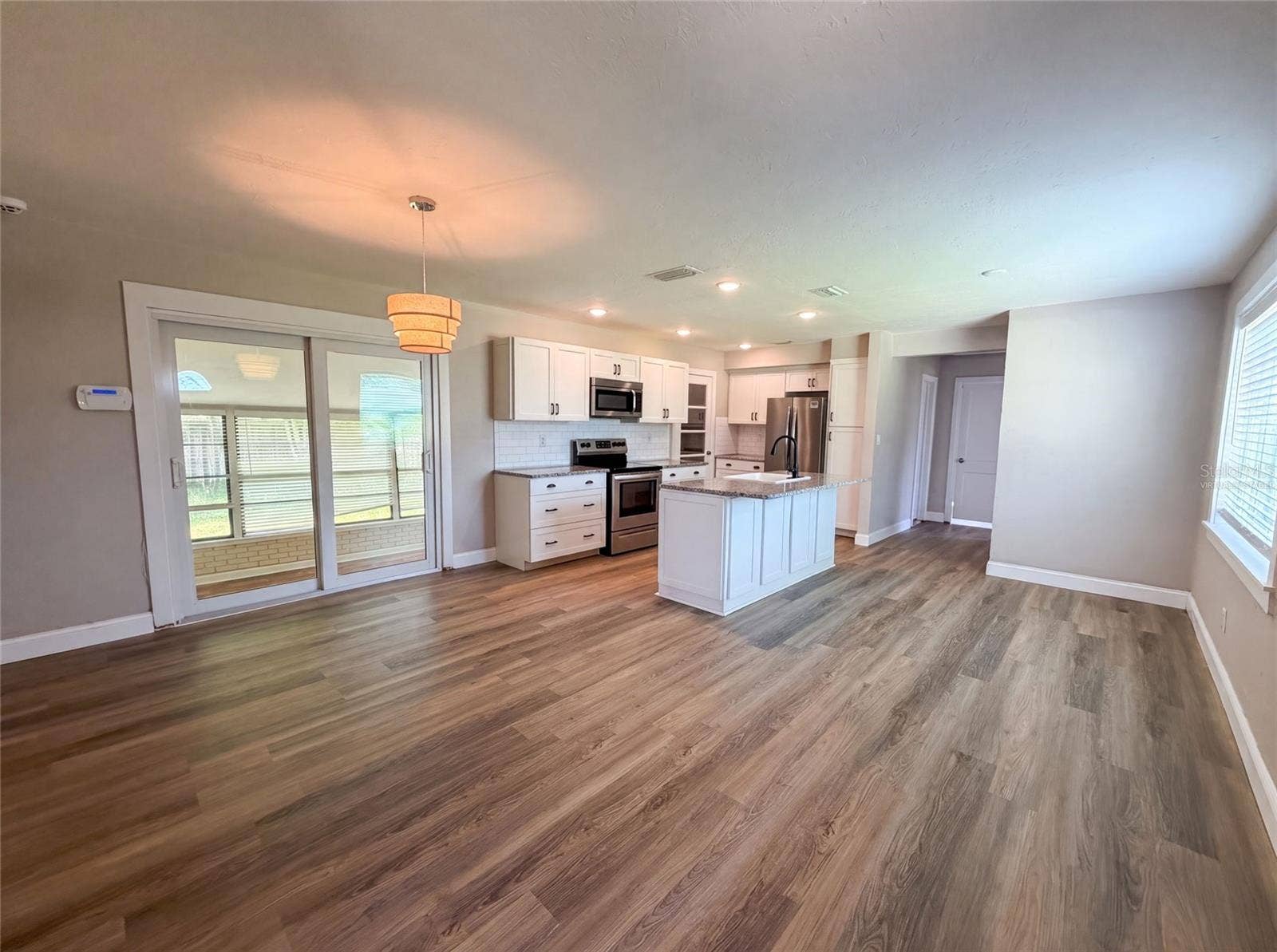 1521 W RIVER SHORE WAY, Tampa, FL 33603 Virtually Staged