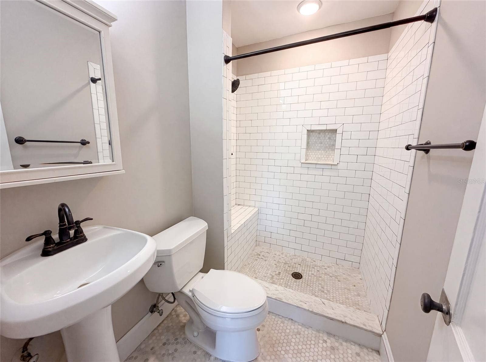 1521 W RIVER SHORE WAY, Tampa, FL 33603 1521 W RIVER SHORE WAY, Tampa, FL 33603