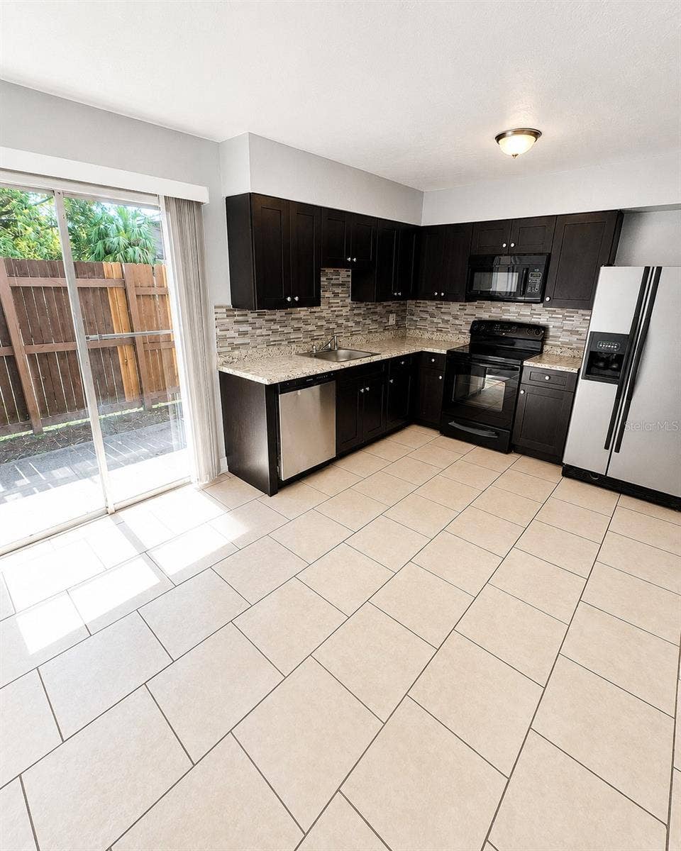 4001 WOODFERN DRIVE, #C1, Orlando, FL 32839 Kitchen / Dining Room