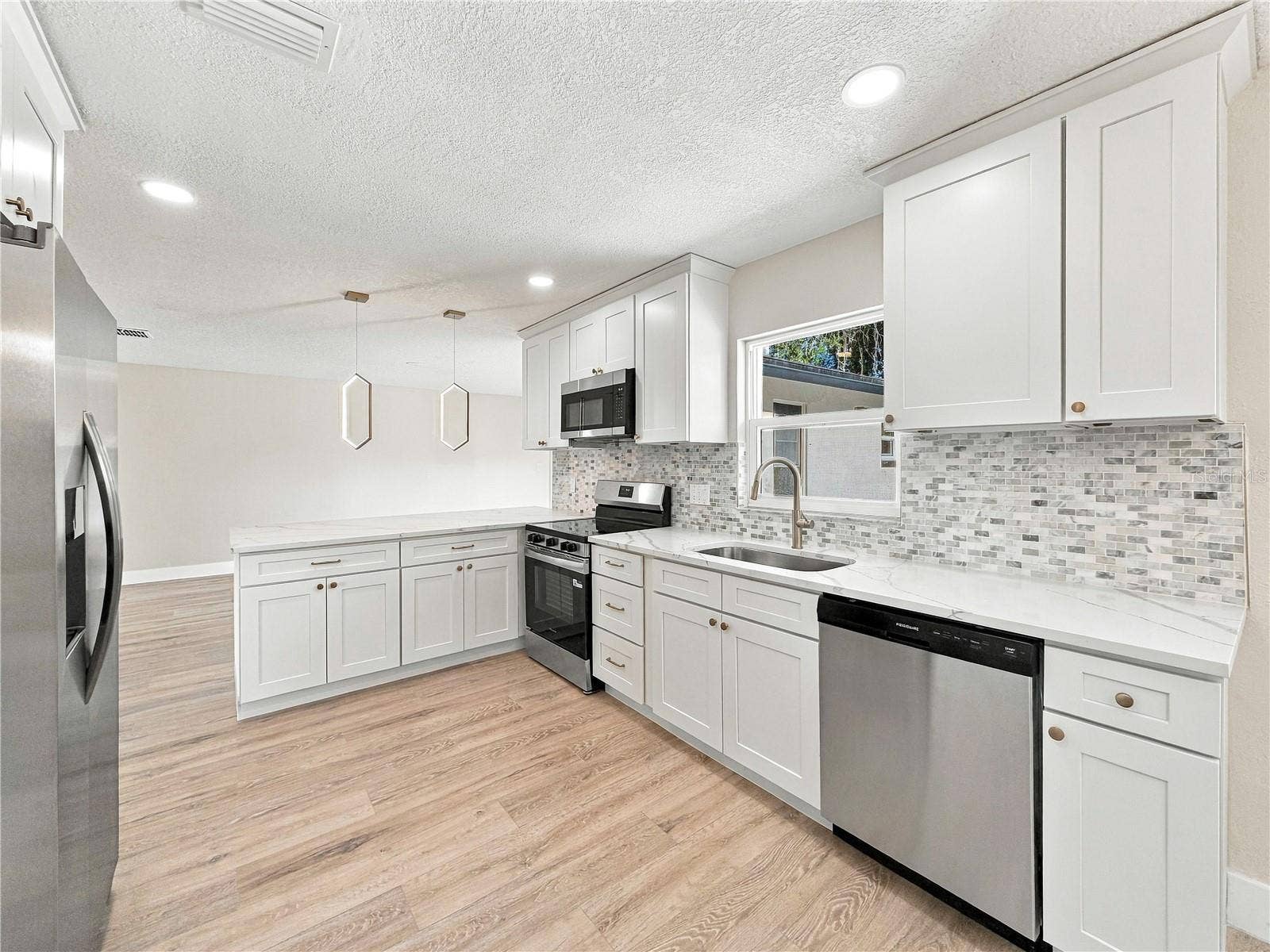 7015 CRESTLAKE DRIVE, Orlando, FL 32819 7015 CRESTLAKE DRIVE, Orlando, FL 32819