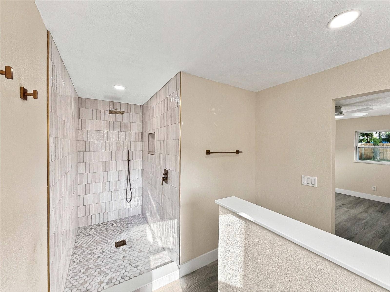 7015 CRESTLAKE DRIVE, Orlando, FL 32819 7015 CRESTLAKE DRIVE, Orlando, FL 32819