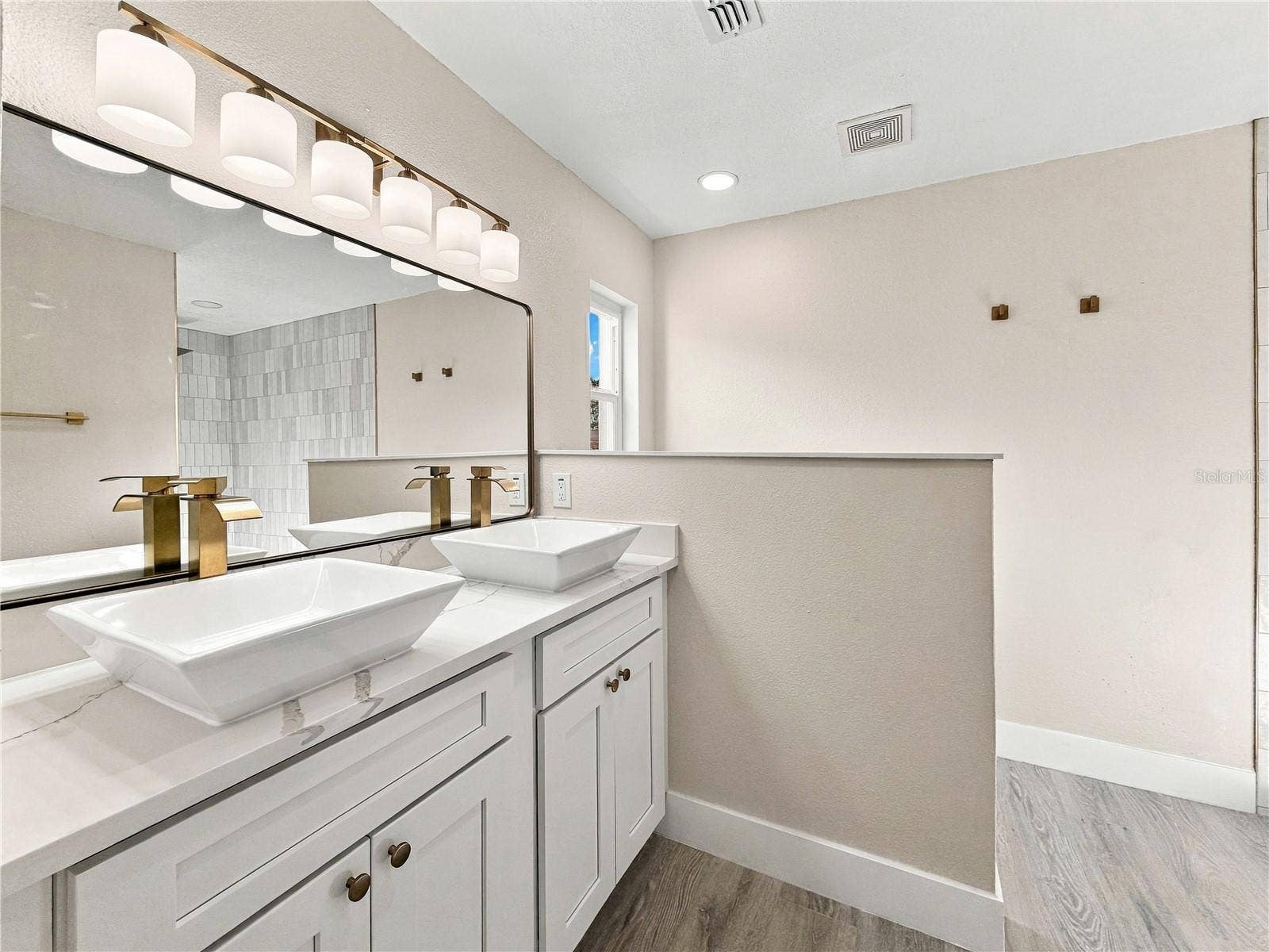 7015 CRESTLAKE DRIVE, Orlando, FL 32819 7015 CRESTLAKE DRIVE, Orlando, FL 32819