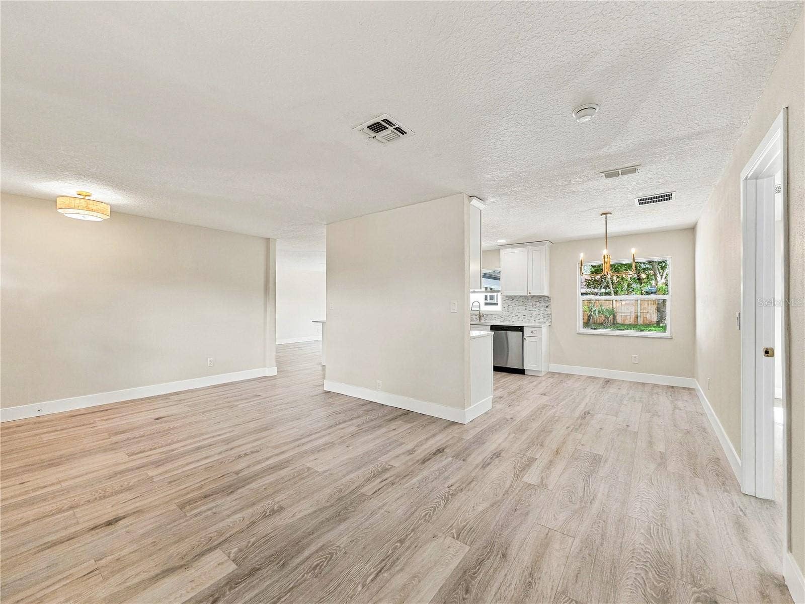 7015 CRESTLAKE DRIVE, Orlando, FL 32819 7015 CRESTLAKE DRIVE, Orlando, FL 32819