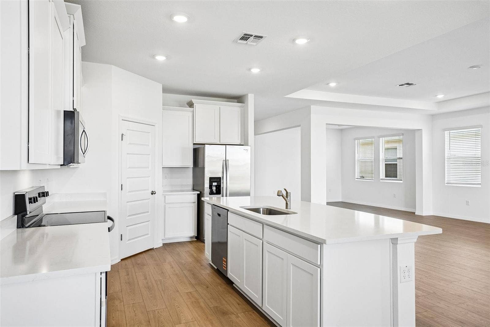 2265 HAMDEN WAY, Mount Dora, FL 32757 2265 HAMDEN WAY, Mount Dora, FL 32757
