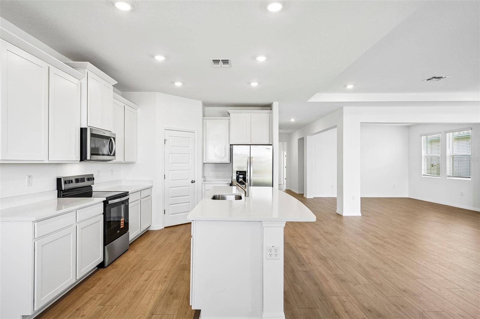 2265 HAMDEN WAY, Mount Dora, FL 32757 2265 HAMDEN WAY, Mount Dora, FL 32757