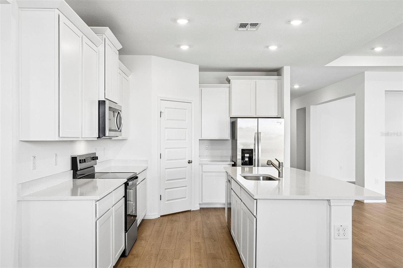 2265 HAMDEN WAY, Mount Dora, FL 32757 2265 HAMDEN WAY, Mount Dora, FL 32757