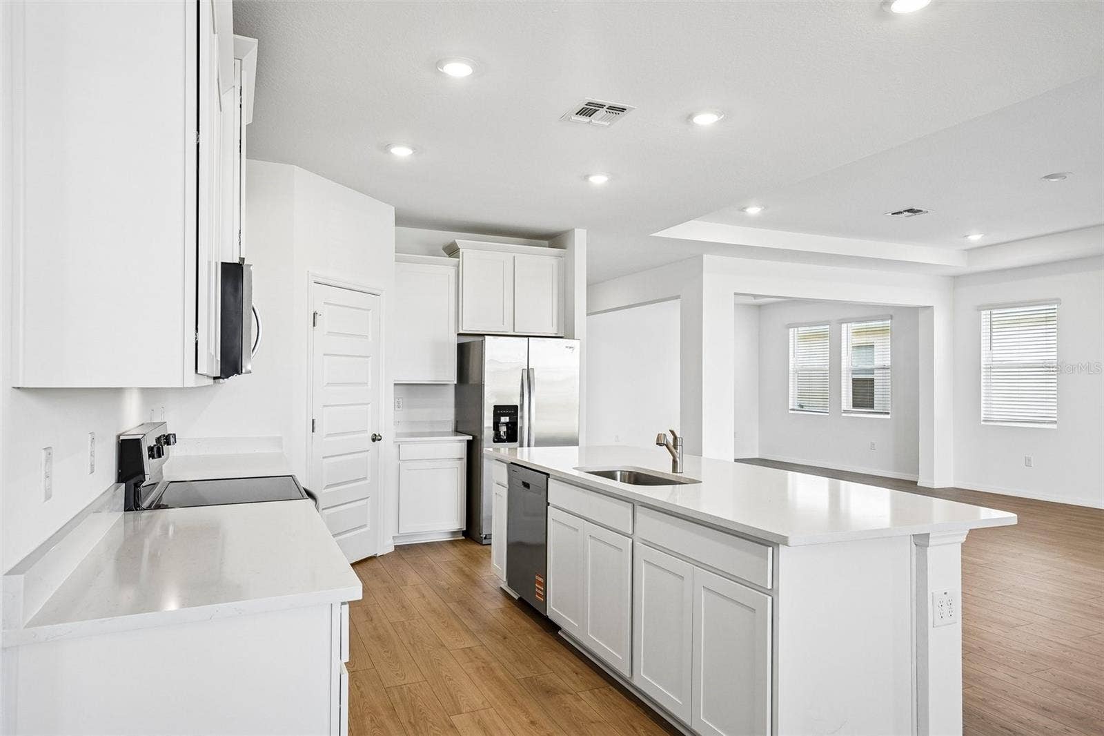 2265 HAMDEN WAY, Mount Dora, FL 32757 2265 HAMDEN WAY, Mount Dora, FL 32757