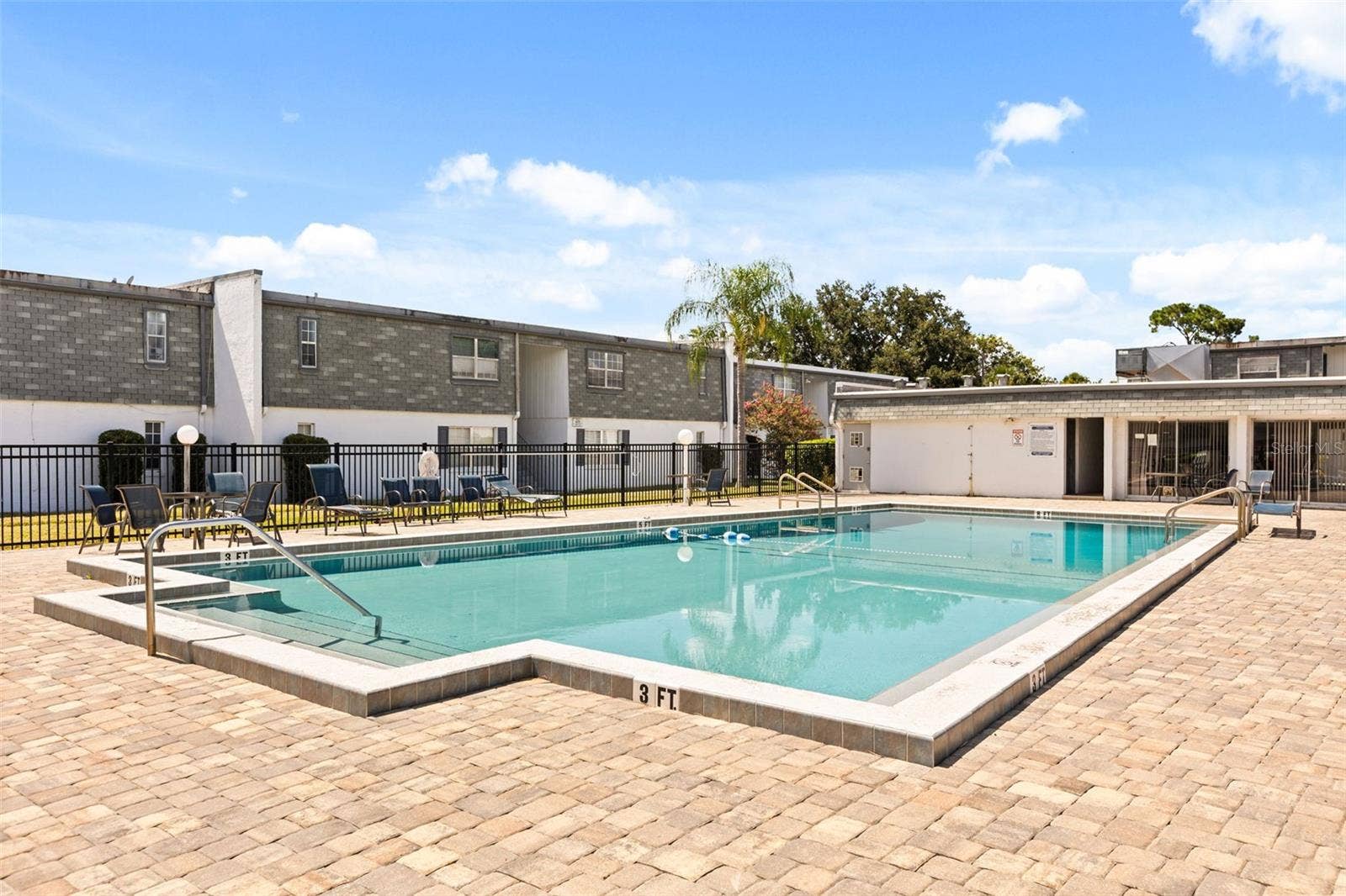 1000 S SEMORAN BOULEVARD, #302, Winter Park, FL 32792 community pool