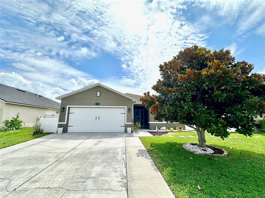Property photo for 1976 VAN BUREN LOOP, Auburndale, FL