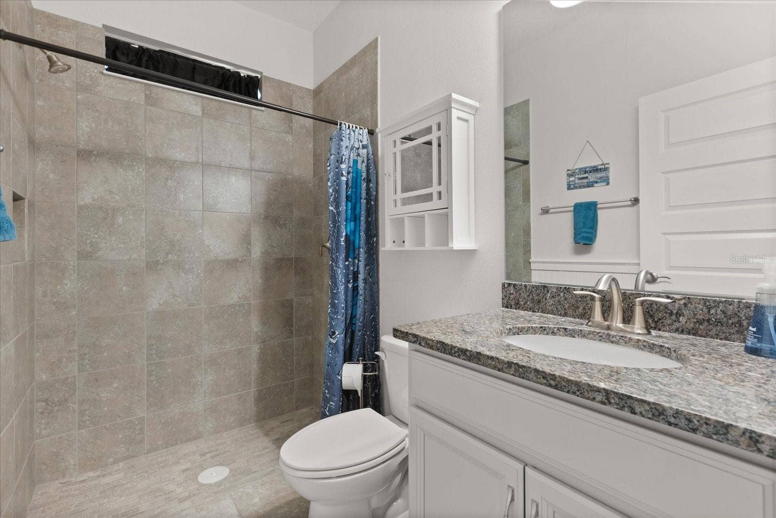 16124 AZURE KEY STREET, Winter Garden, FL 34787 Downstairs full bath next to 1st floor bedroom