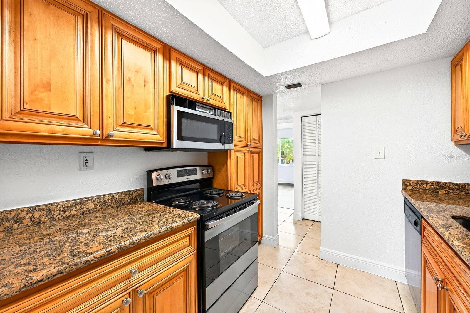 4737 S TEXAS AVENUE, #4737D, Orlando, FL 32839 Upgraded cabinets and matching appliances