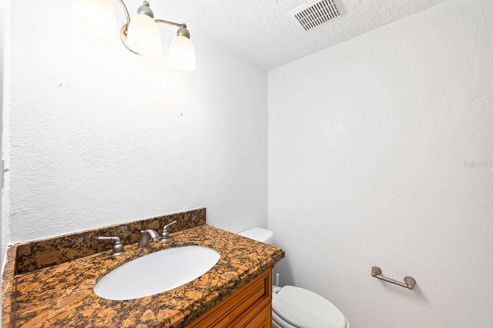 4737 S TEXAS AVENUE, #4737D, Orlando, FL 32839 Bring you own personality with a new mirror!