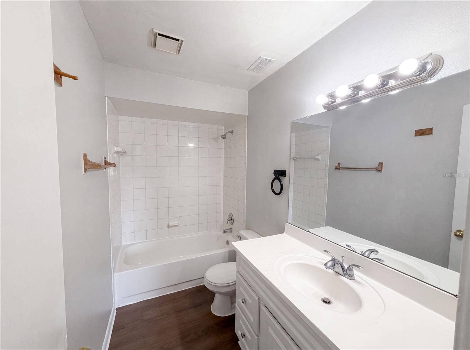 5213 VIA HACIENDA CIRCLE, #307, Orlando, FL 32839 5213 VIA HACIENDA CIRCLE, #307, Orlando, FL 32839