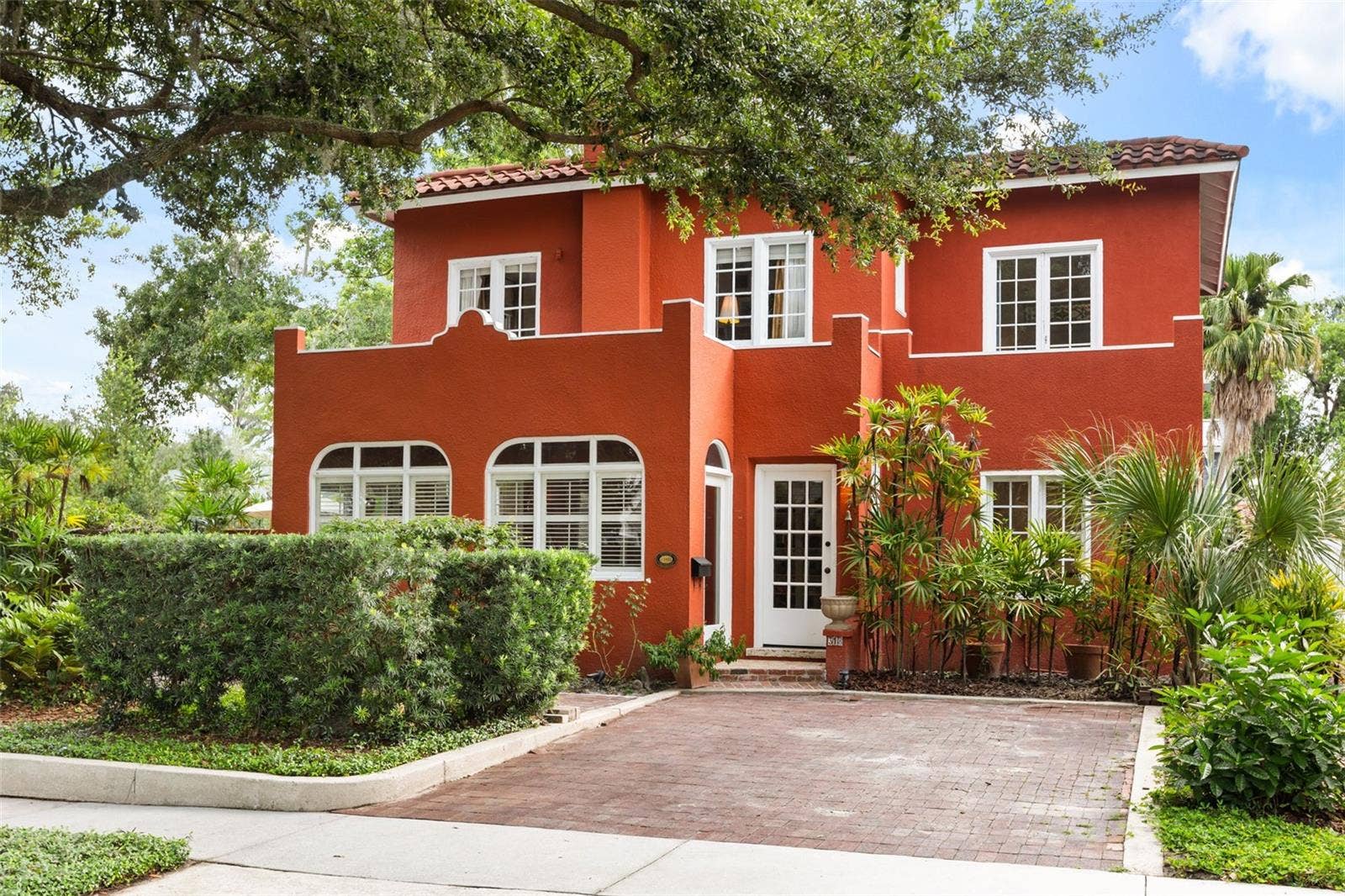 318 VITORIA AVENUE, Winter Park, FL 32789 Welcome to 318 Vitoria!