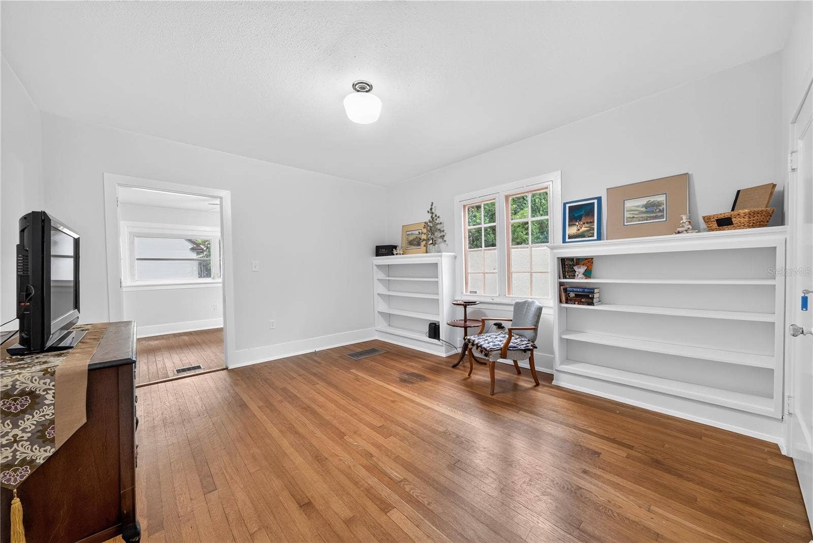1216 GOLDEN LANE, Orlando, FL 32804 Office with built-ins.