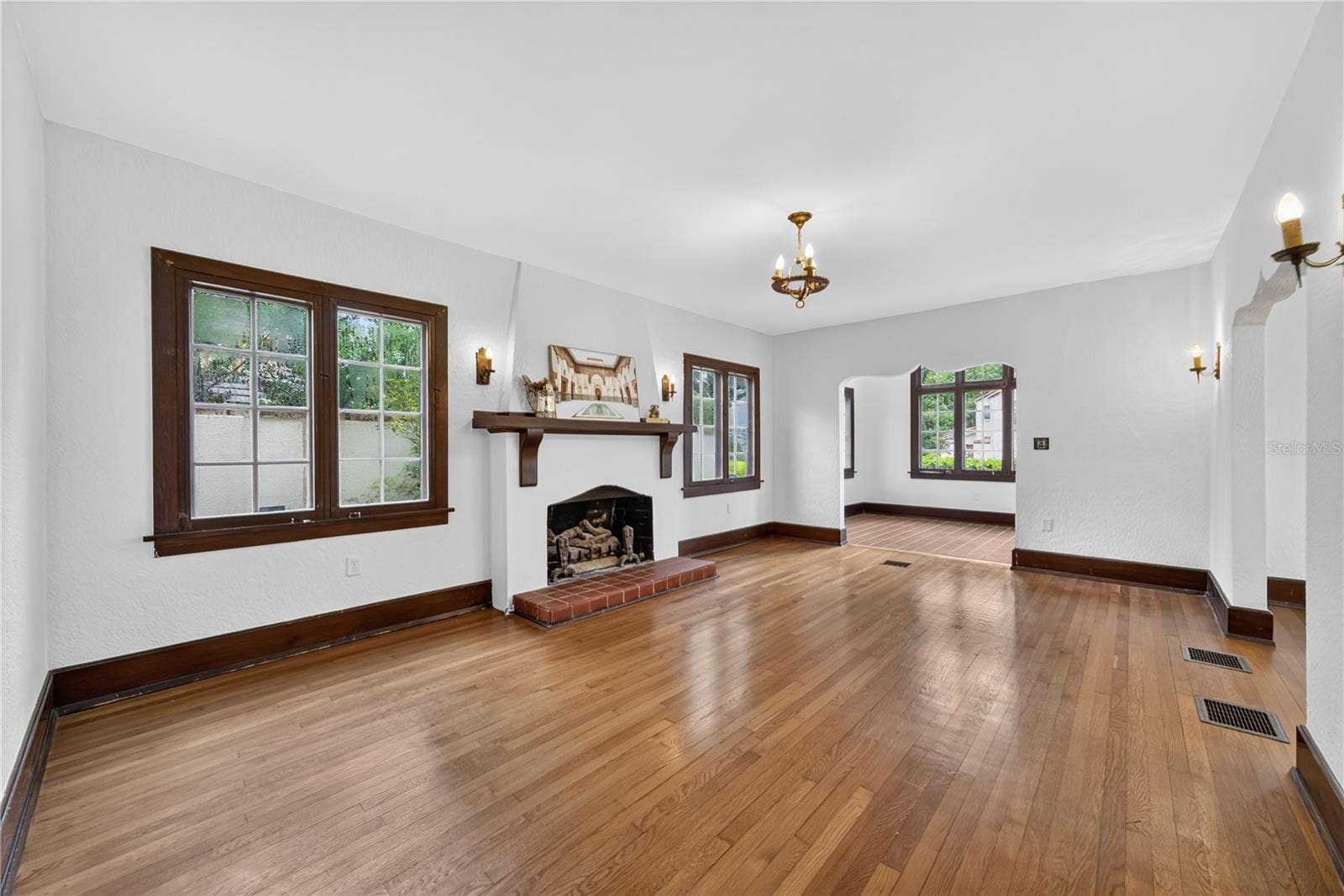 1216 GOLDEN LANE, Orlando, FL 32804 1216 GOLDEN LANE, Orlando, FL 32804