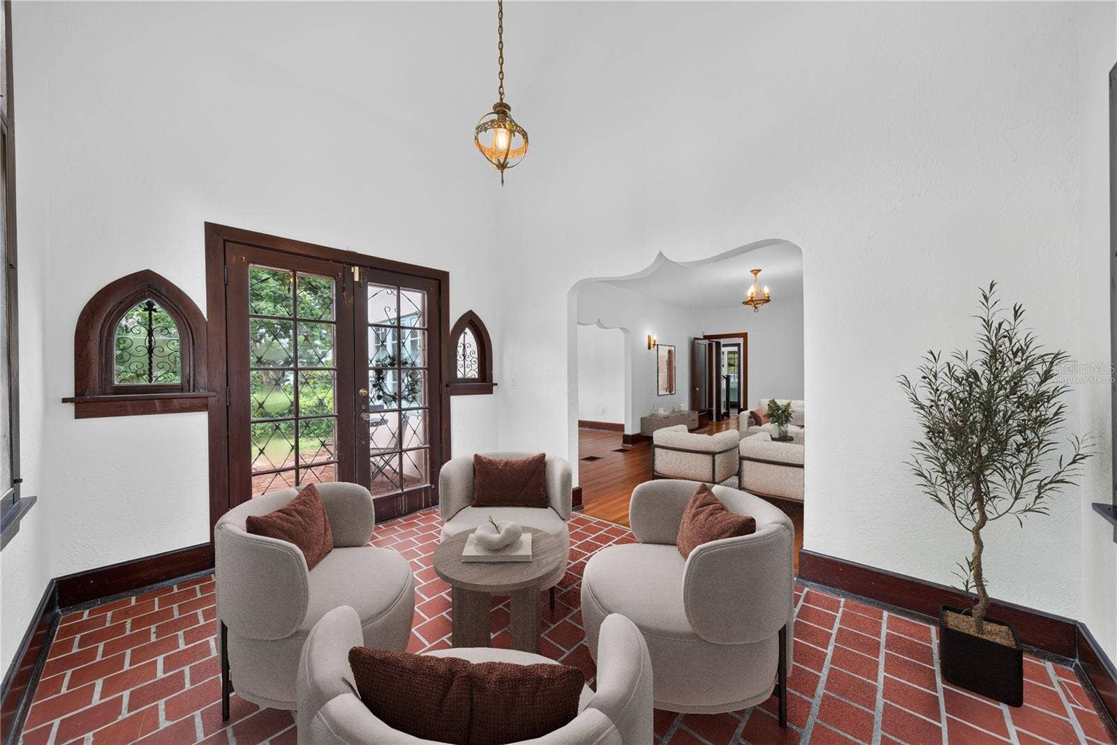 1216 GOLDEN LANE, Orlando, FL 32804 Virtually staged sunroom.