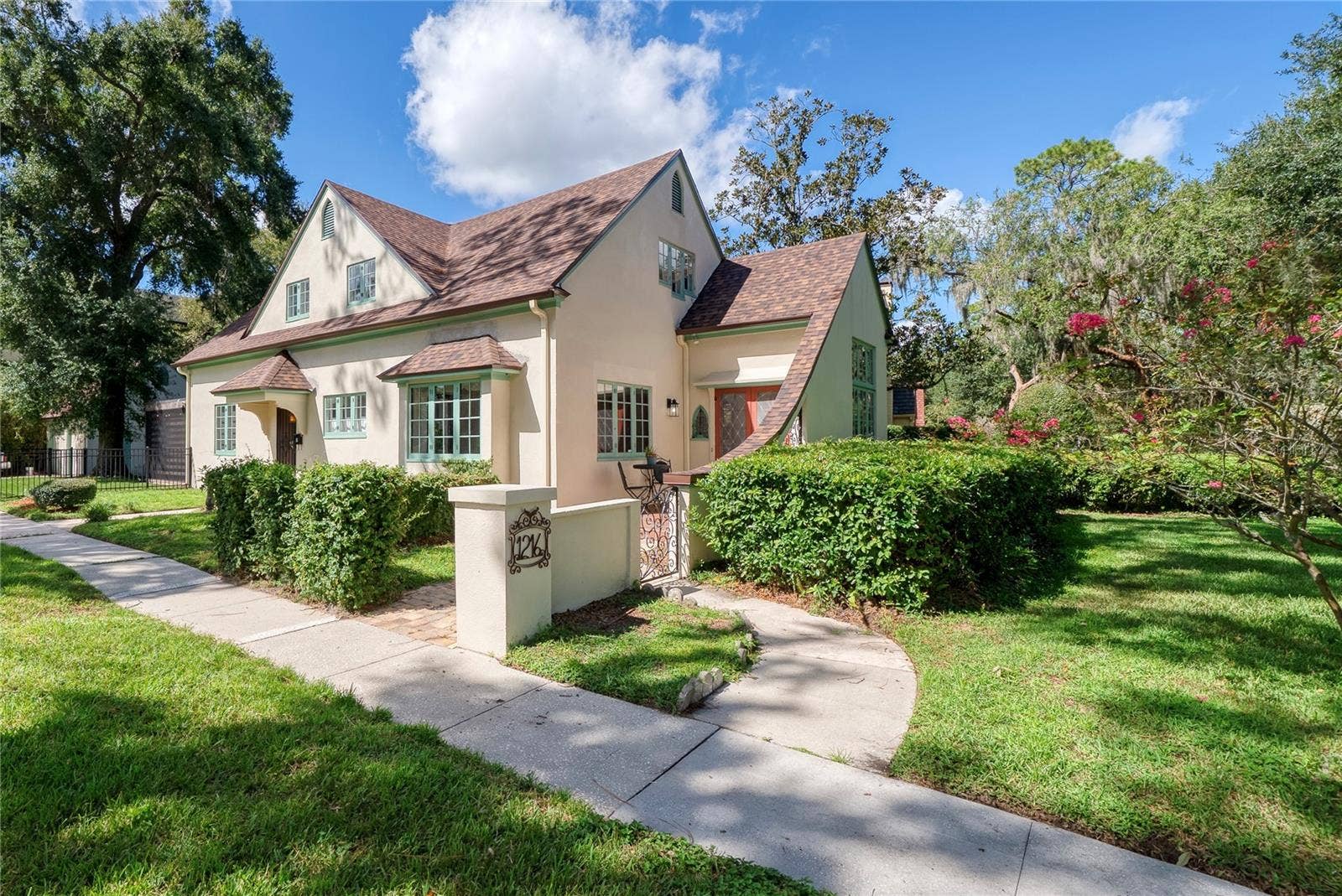1216 GOLDEN LANE, Orlando, FL 32804 Welcome to 1216 Golden Lane!