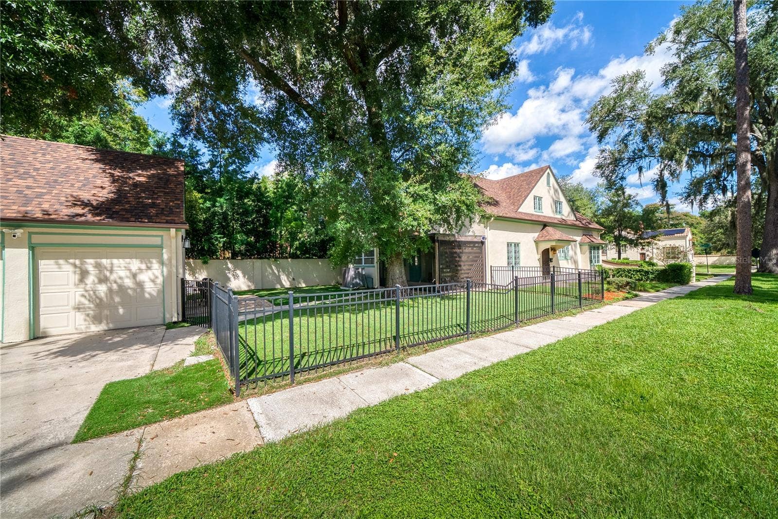 1216 GOLDEN LANE, Orlando, FL 32804 1216 GOLDEN LANE, Orlando, FL 32804
