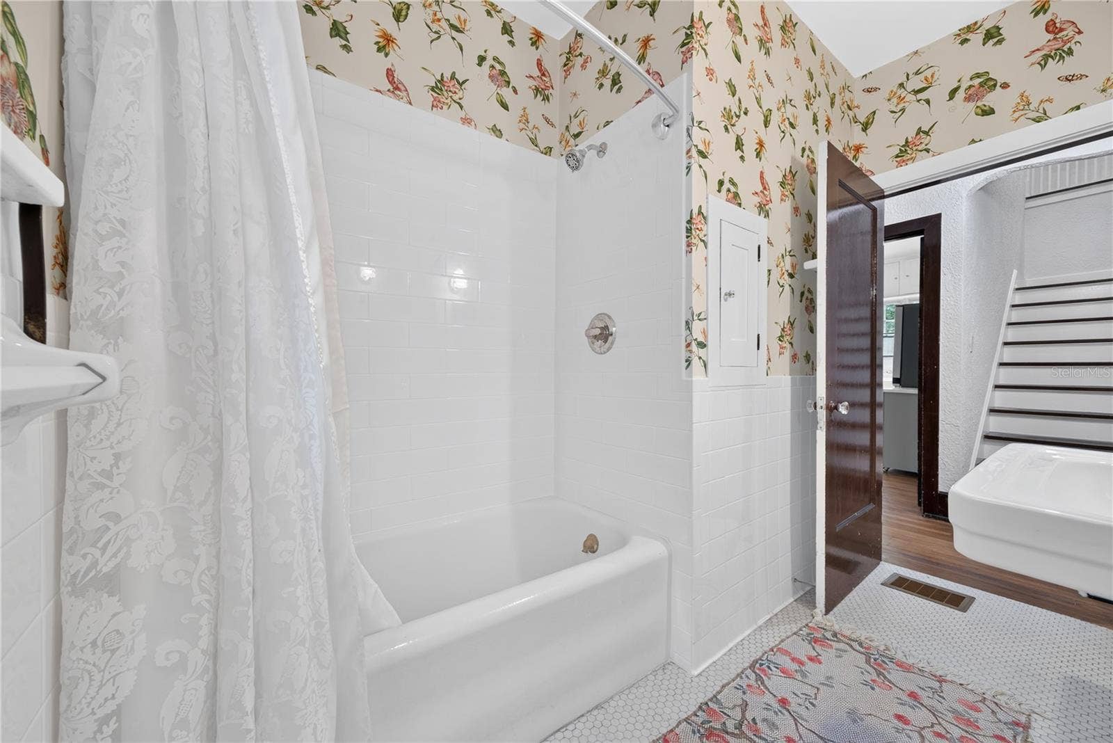 1216 GOLDEN LANE, Orlando, FL 32804 1216 GOLDEN LANE, Orlando, FL 32804