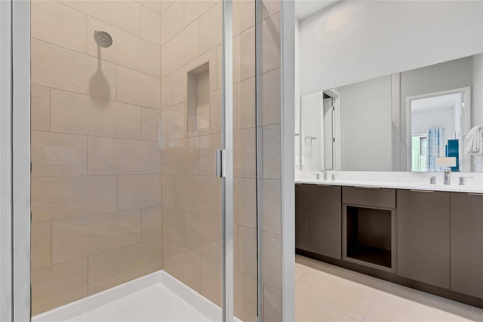 7740 SANDY RIDGE DRIVE, #241 BLDG 44, Reunion, FL 34747 7740 SANDY RIDGE DRIVE, #241 BLDG 44, Reunion, FL 34747