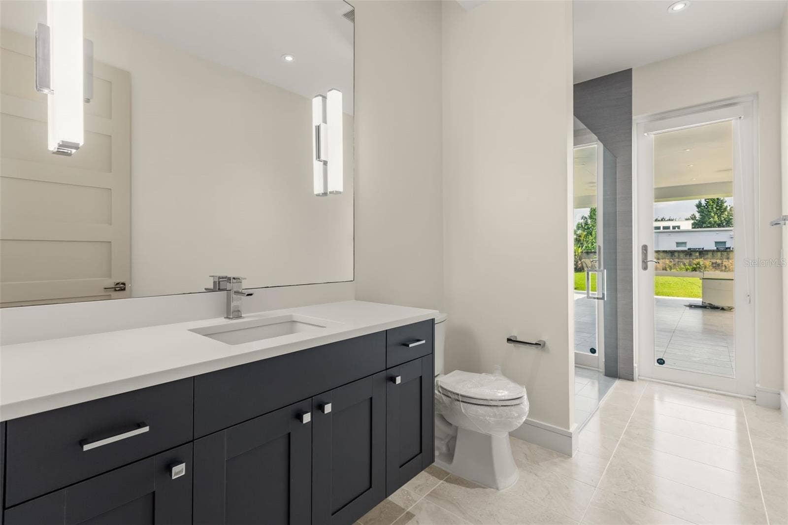 9352 BORDET COURT, Orlando, FL 32827 Full Bathroom - 1st floor