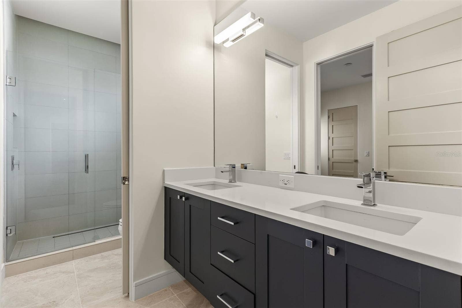 9352 BORDET COURT, Orlando, FL 32827 Jack-Jill Bathroom