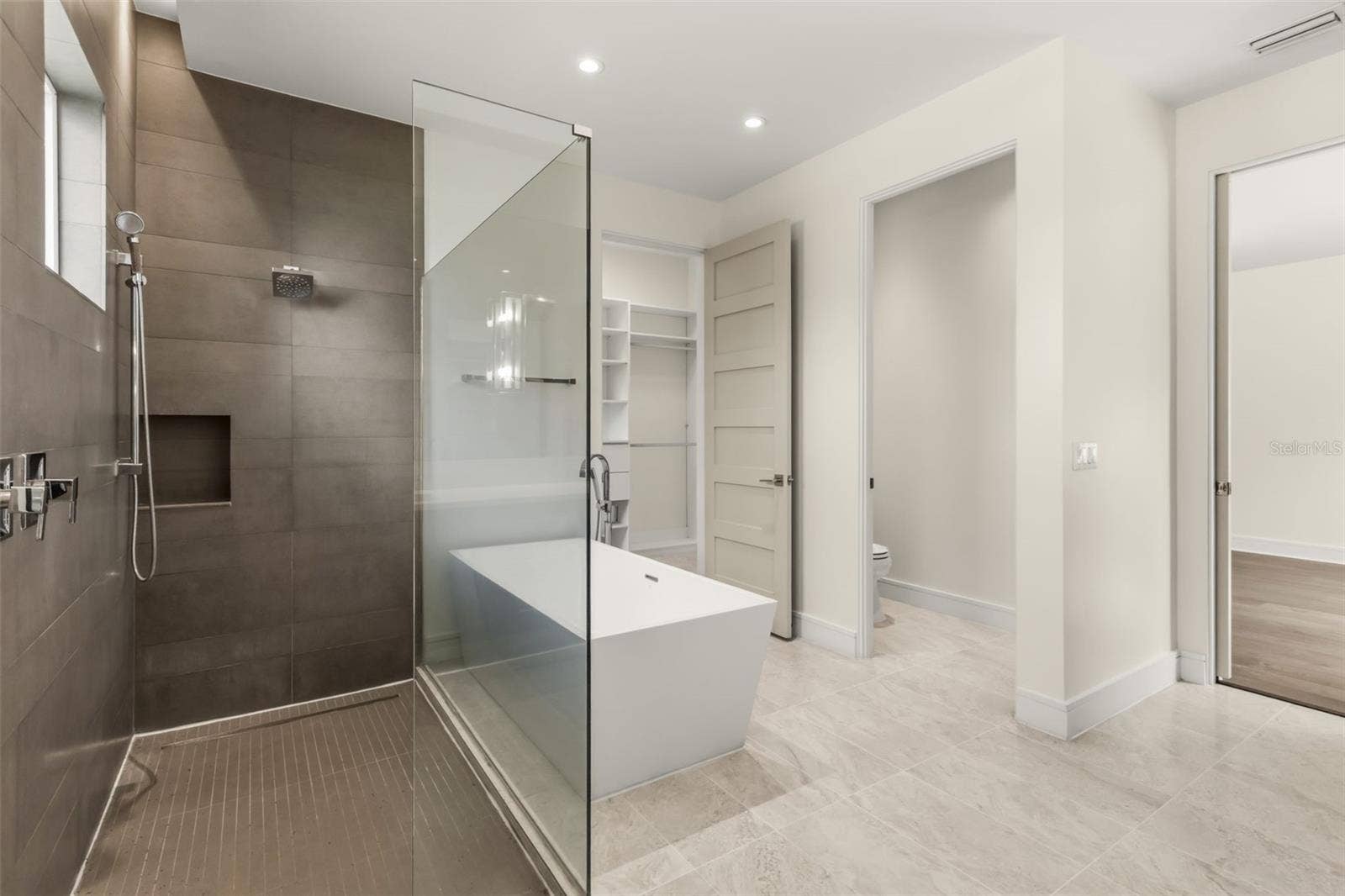 9352 BORDET COURT, Orlando, FL 32827 Primary Bathroom