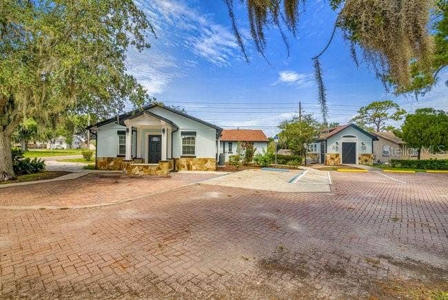 604 N SINCLAIR AVENUE, Tavares, FL 32778 604 N SINCLAIR AVENUE, Tavares, FL 32778