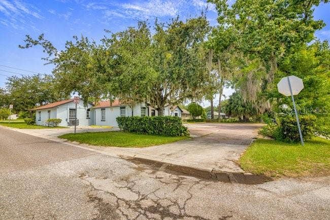 604 N SINCLAIR AVENUE, Tavares, FL 32778 604 N SINCLAIR AVENUE, Tavares, FL 32778