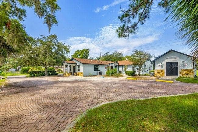 604 N SINCLAIR AVENUE, Tavares, FL 32778 604 N SINCLAIR AVENUE, Tavares, FL 32778