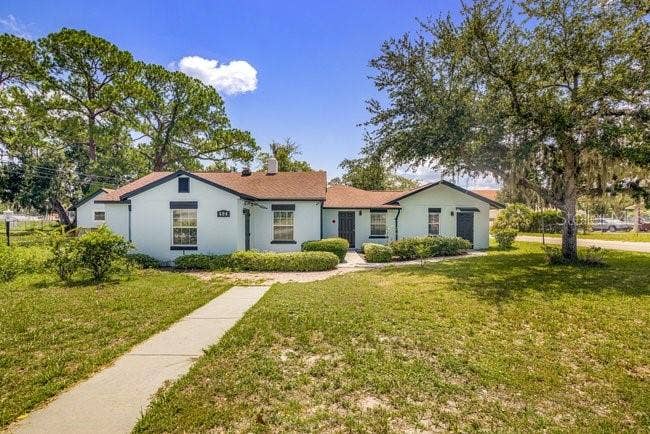 604 N SINCLAIR AVENUE, Tavares, FL 32778 604 N SINCLAIR AVENUE, Tavares, FL 32778