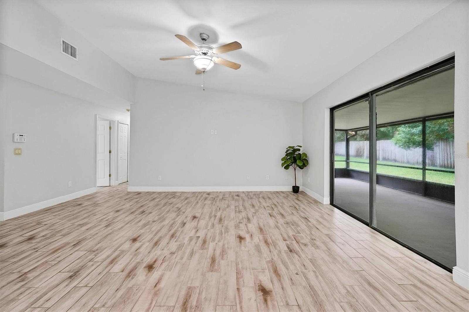 8405 WAIALAE COURT, Orlando, FL 32819 Living room