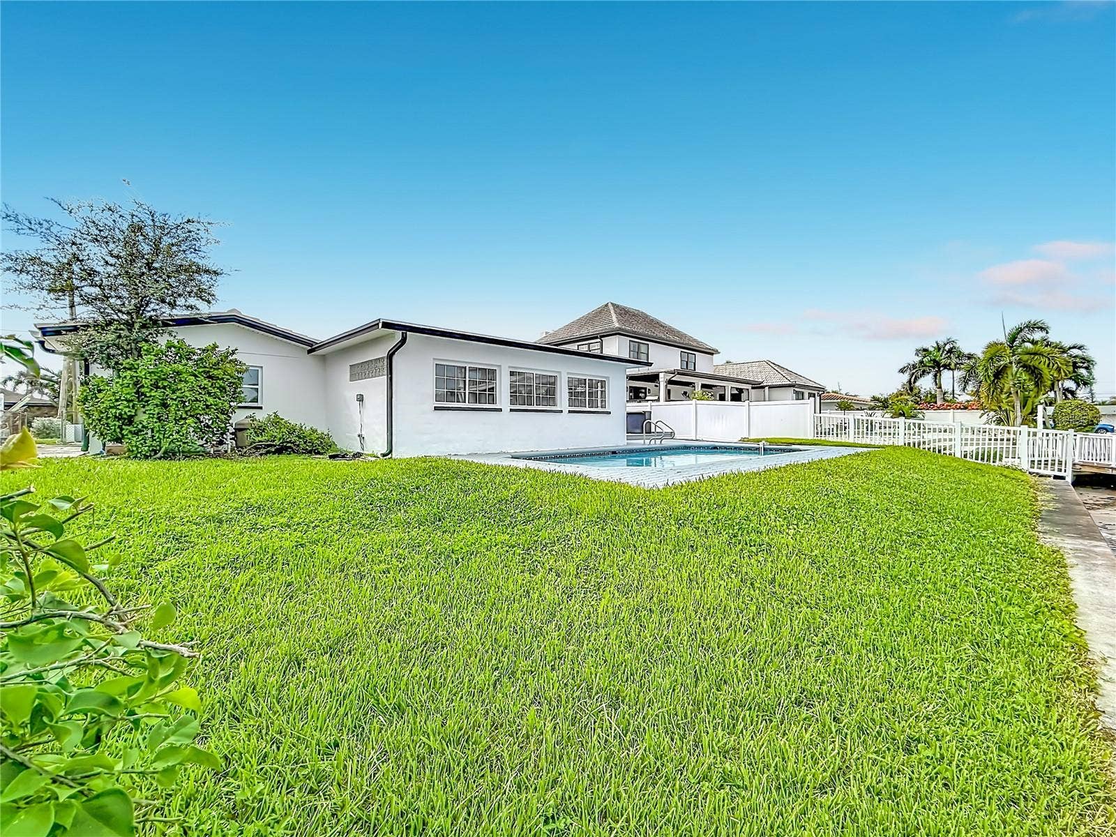 720 CAPRI BOULEVARD, St Petersburg, FL 33706 720 CAPRI BOULEVARD, St Petersburg, FL 33706