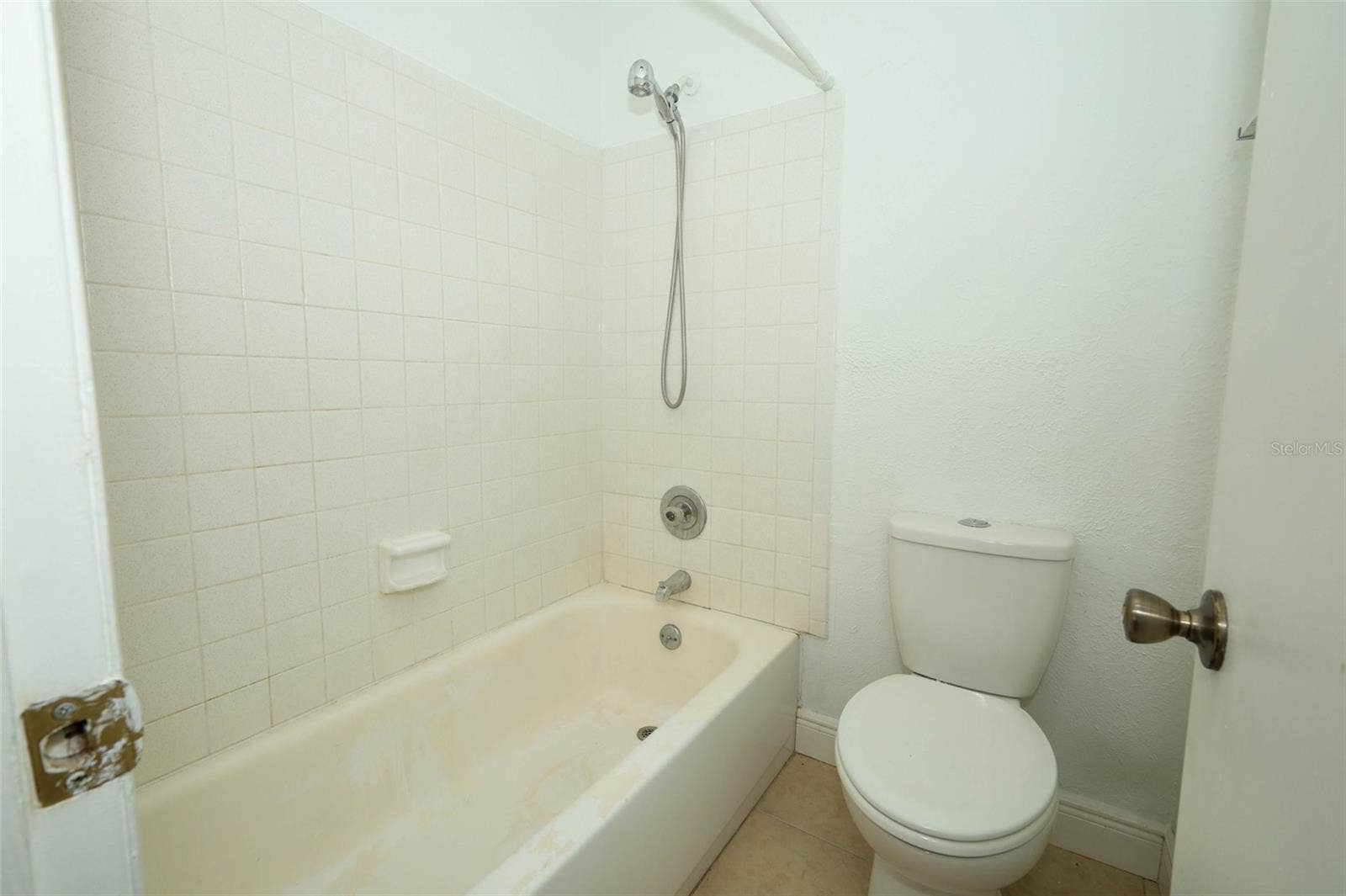 3994 CRAYRICH CIRCLE, #C4, Orlando, FL 32839 primary bathroom