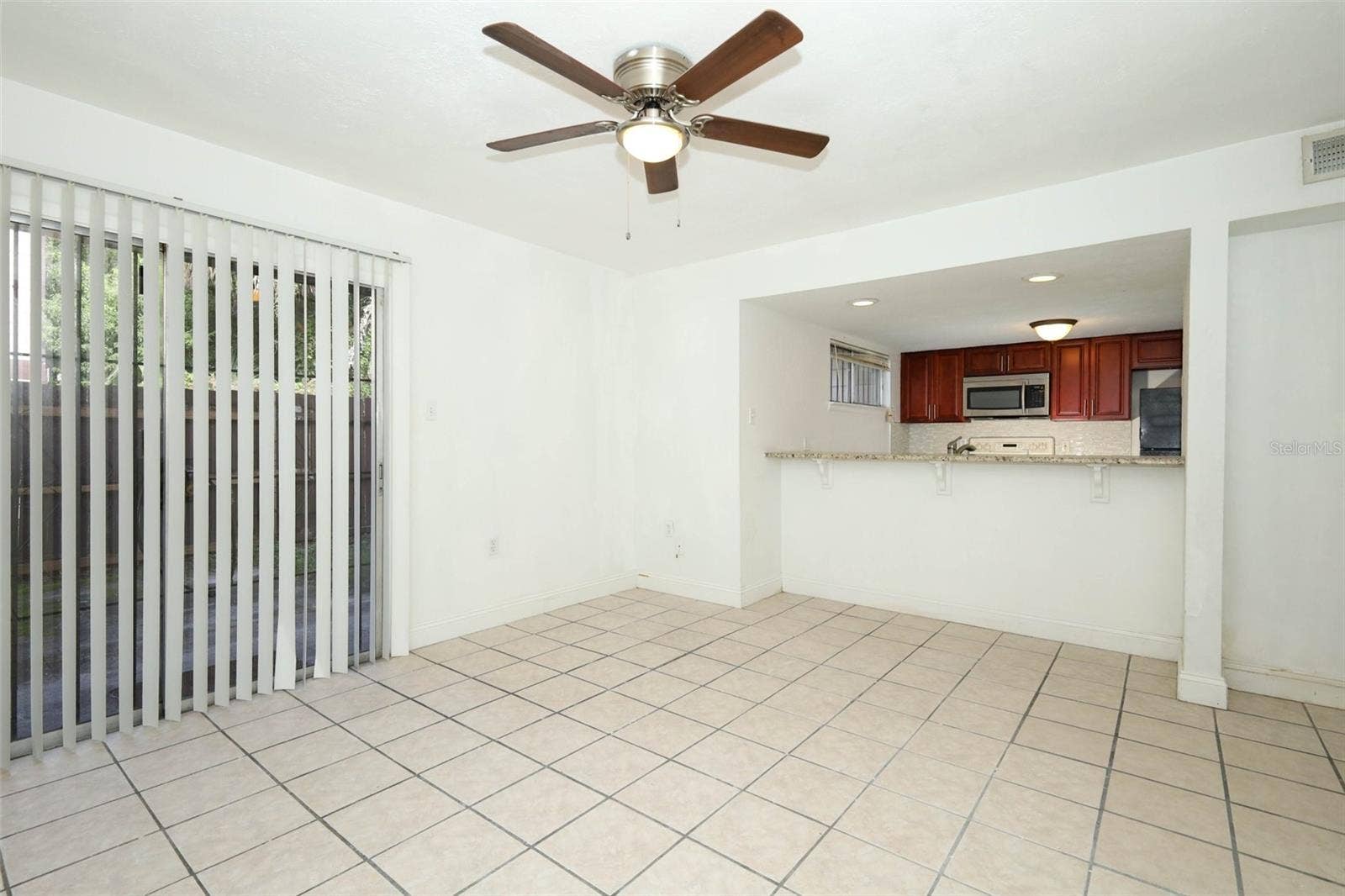 3994 CRAYRICH CIRCLE, #C4, Orlando, FL 32839 living room
