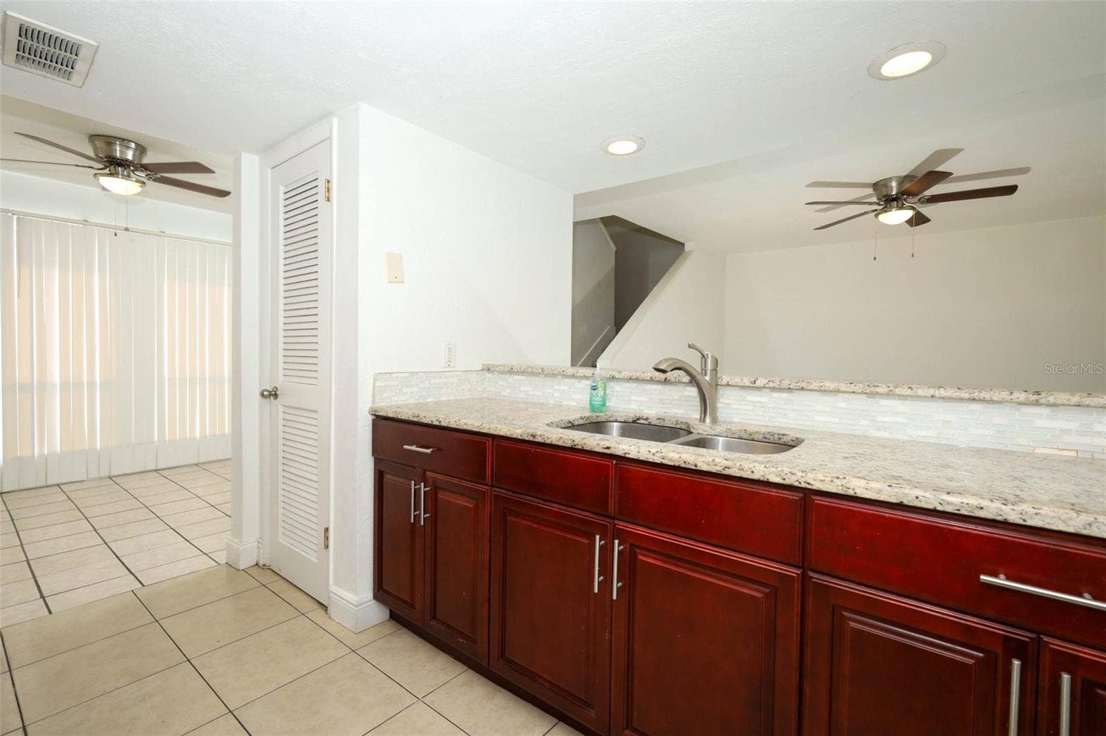 3994 CRAYRICH CIRCLE, #C4, Orlando, FL 32839 kitchen