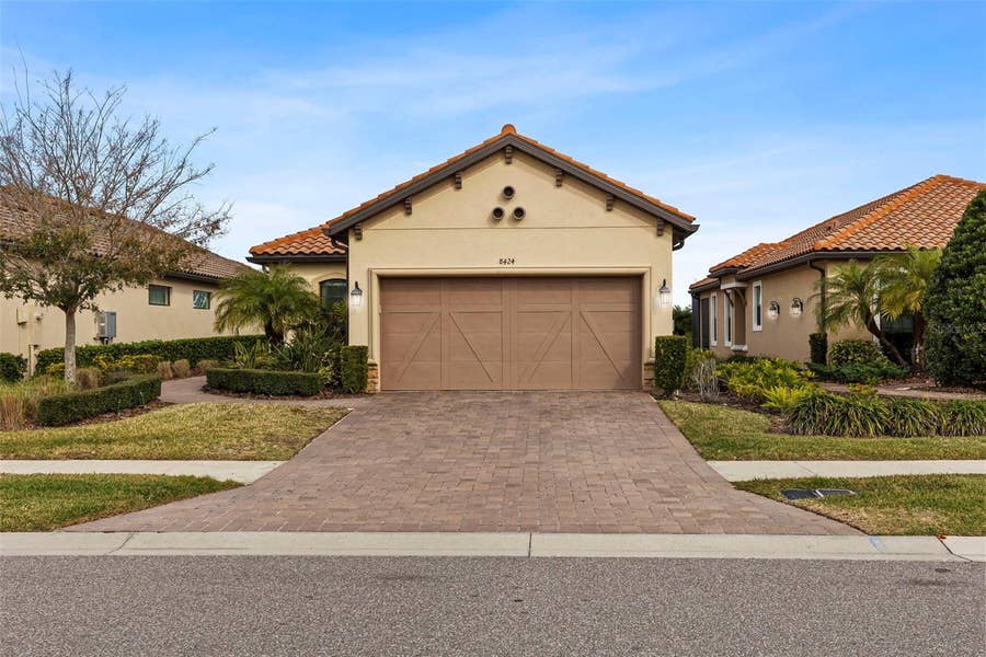 Property photo for 8424 ALBERATA VISTA DRIVE, Tampa, FL