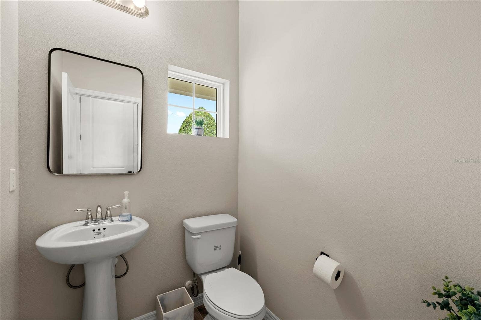 1122 WILDMEADOW RUN, Winter Park, FL 32792 Powder Bathroom