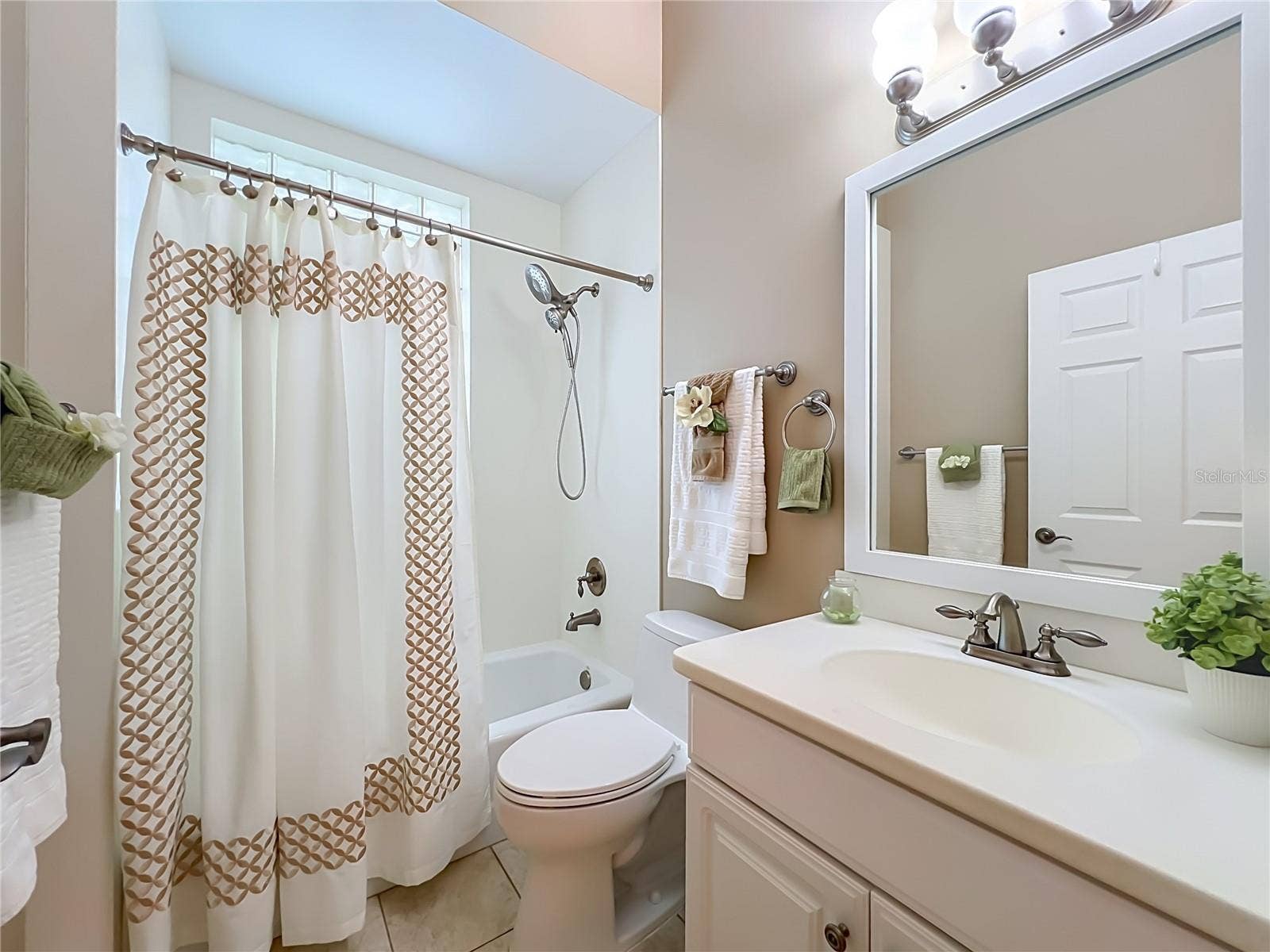 2667 COCHISE TRAIL, Winter Park, FL 32789 GUEST BATHROOM IN HALLWAY