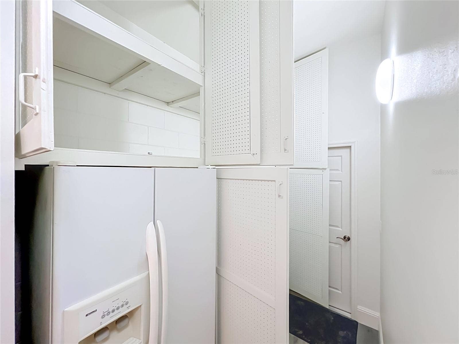 2667 COCHISE TRAIL, Winter Park, FL 32789 ADDITIONAL REFRIGERATOR AND STORAGE