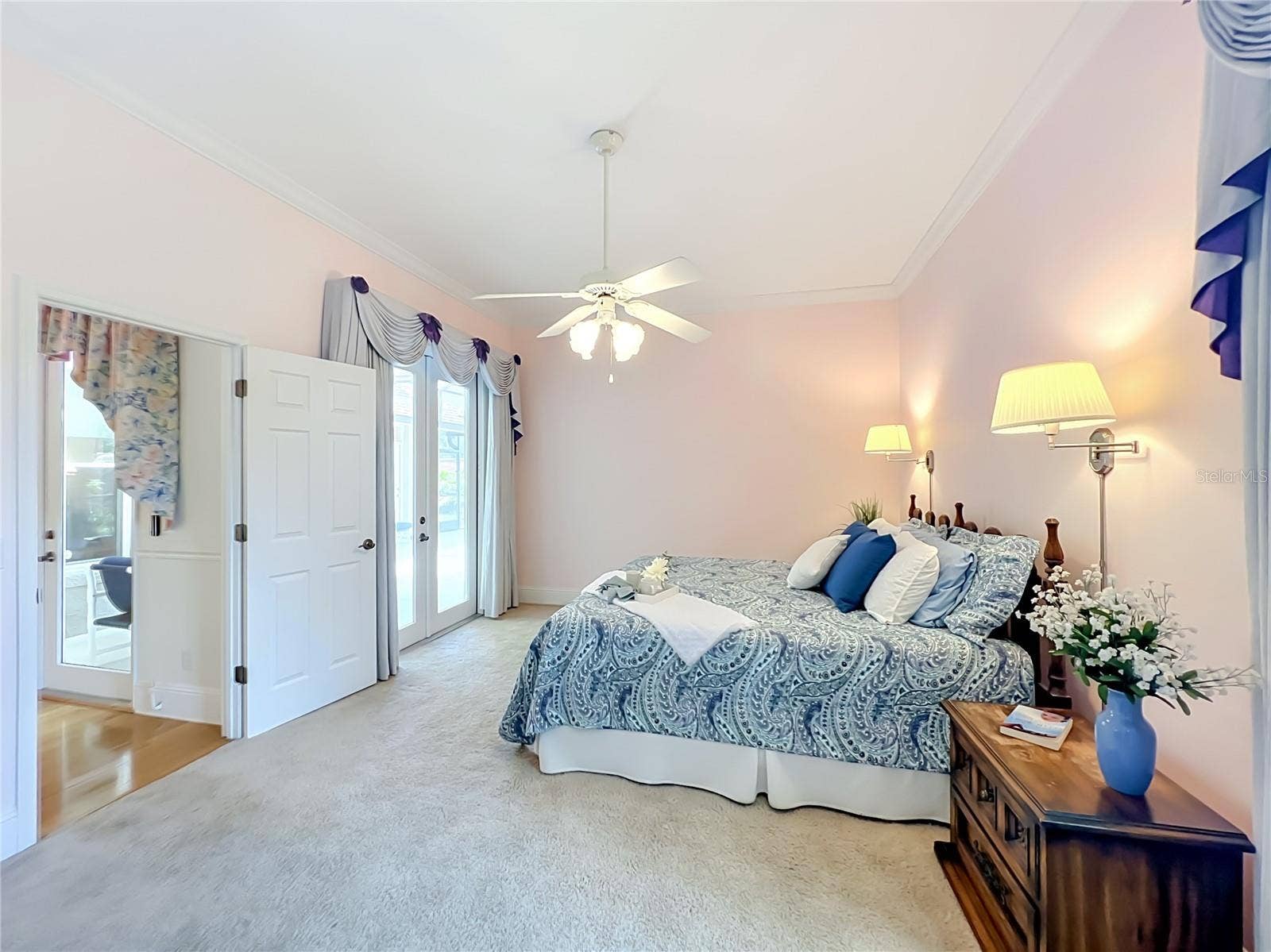 2667 COCHISE TRAIL, Winter Park, FL 32789 PRIMARY BEDROOM WITH FRENCH DOORS TO POOL LANAI
