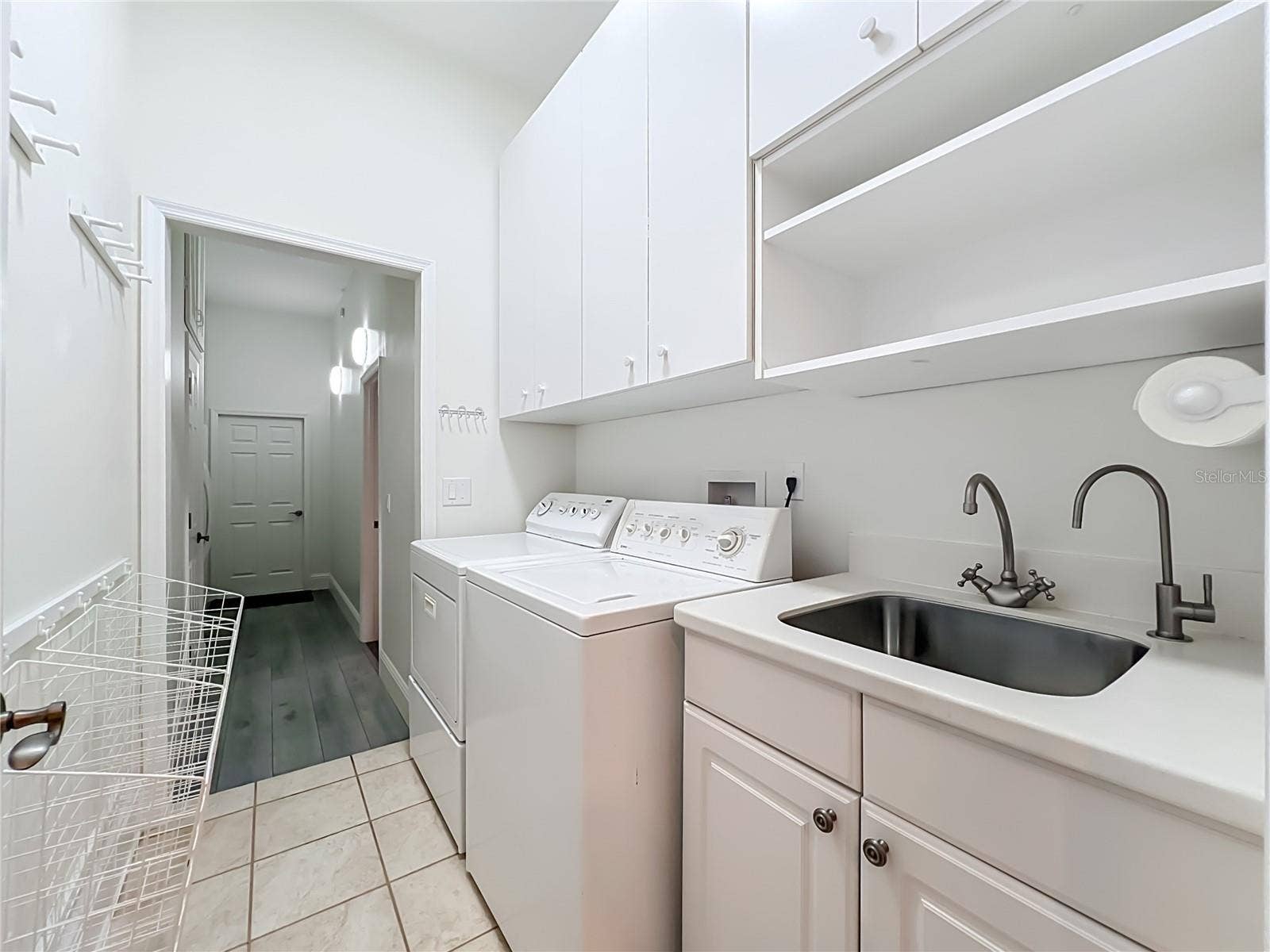 2667 COCHISE TRAIL, Winter Park, FL 32789 UNDER SINK HAS A DOUBLE OSMOSIS WATER SYSTEM W SPOUT FOR DRINKING WATER
