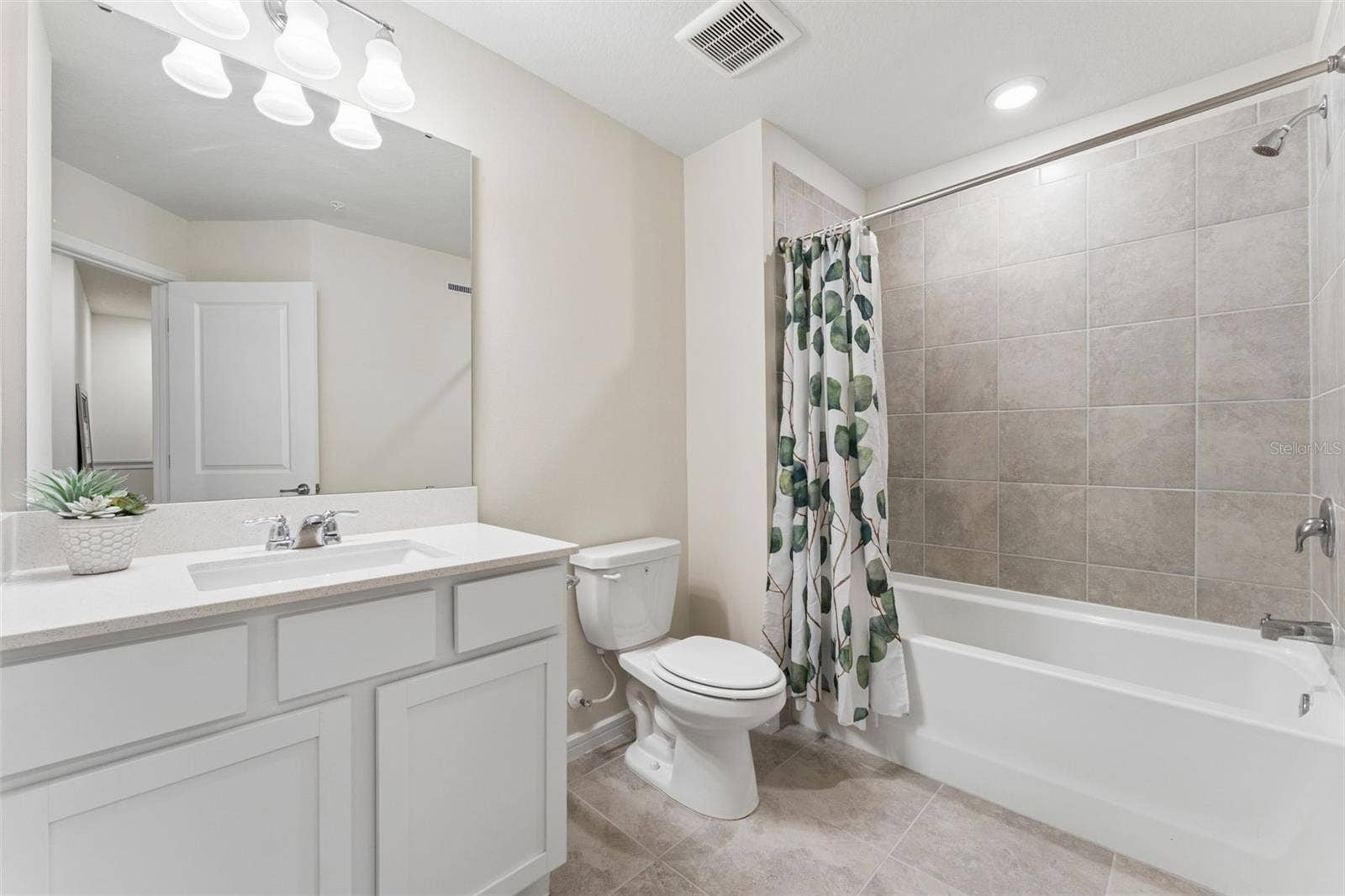 2017 CANNY COVE, Winter Park, FL 32792 Guest Bathroom