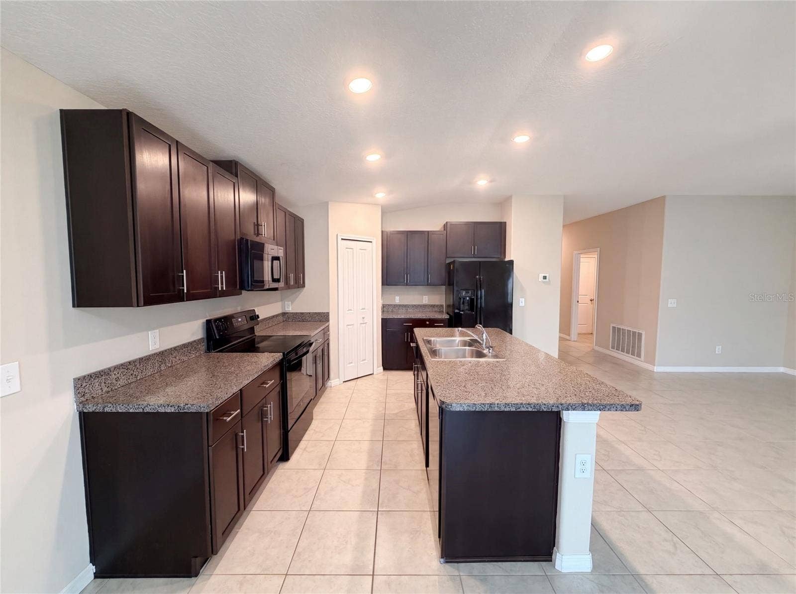 39693 HARVEST CREEK LANE, Zephyrhills, FL 33540