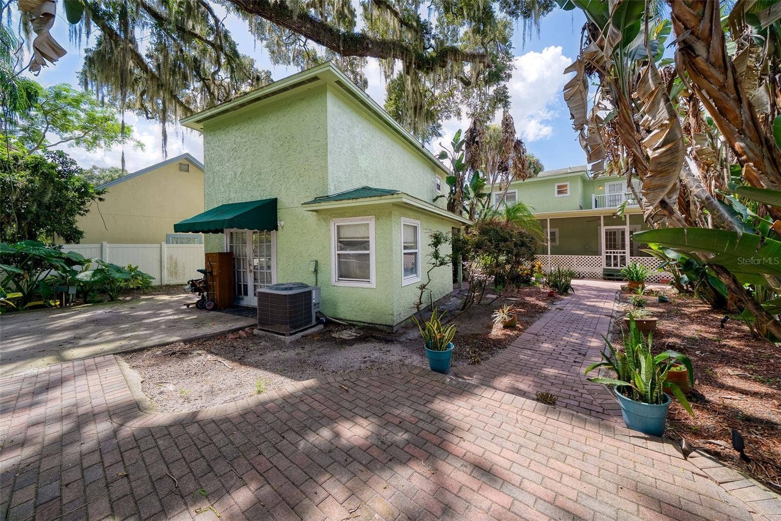 813 GREENWOOD STREET, Orlando, FL 32801 813 GREENWOOD STREET, Orlando, FL 32801
